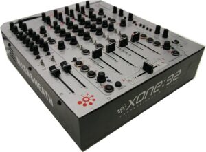 Allen&Heath XONE 92 zilver UK model